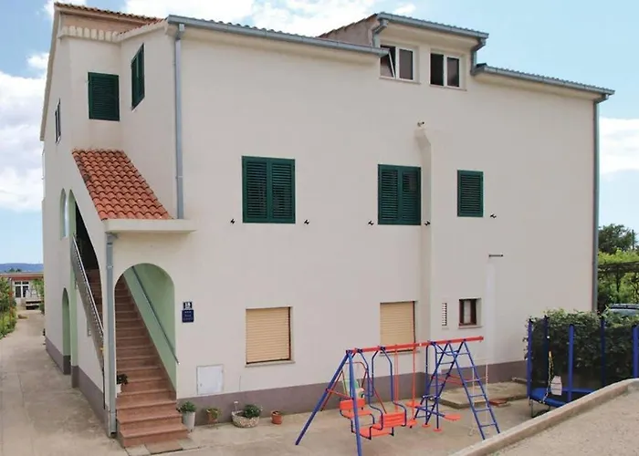 Large Duje * Каштела