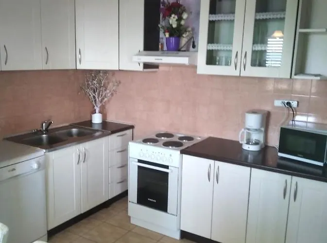 Large Duje * Каштела